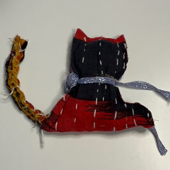 Handcrafted Kantha Cat Family Folk Art Decor Set with 7” Kantha “Rug” - Picture 13 of 15